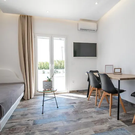 Depis Private Naxos * Plaka (Naxos)